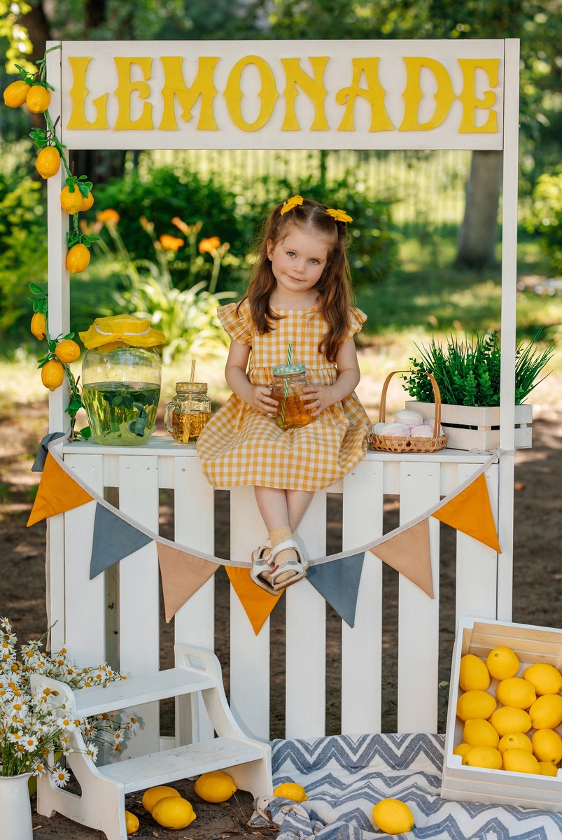 Продавей лимонада