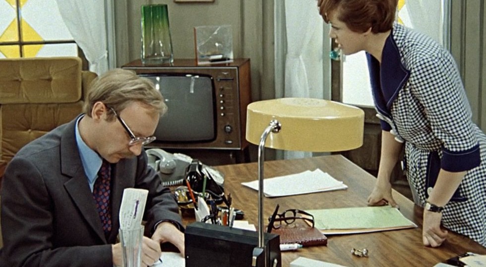 Как обставляли квартиры в советских фильмах: от «Иронии судьбы» до «Служебного романа»