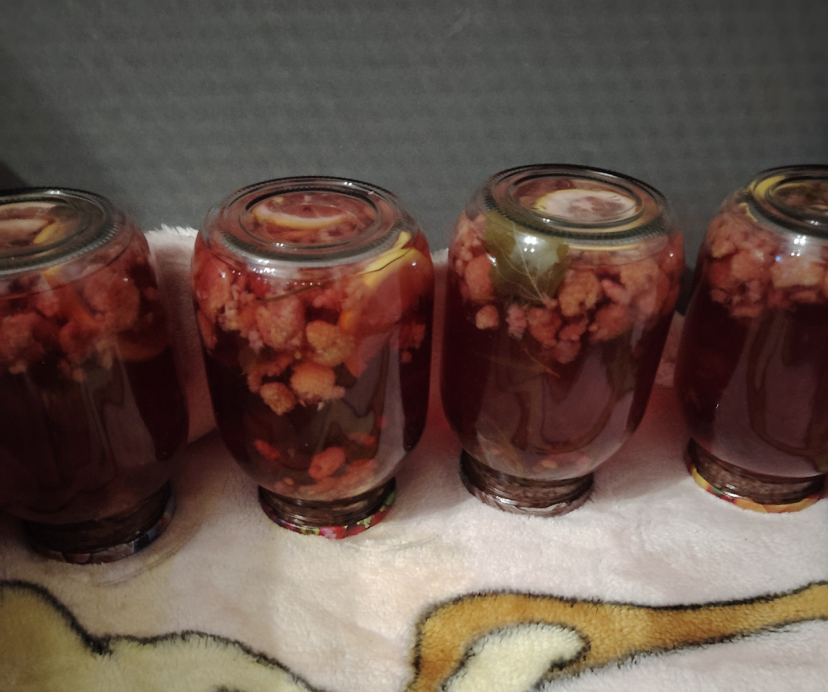 Малина, лимон, мята, мелиса.