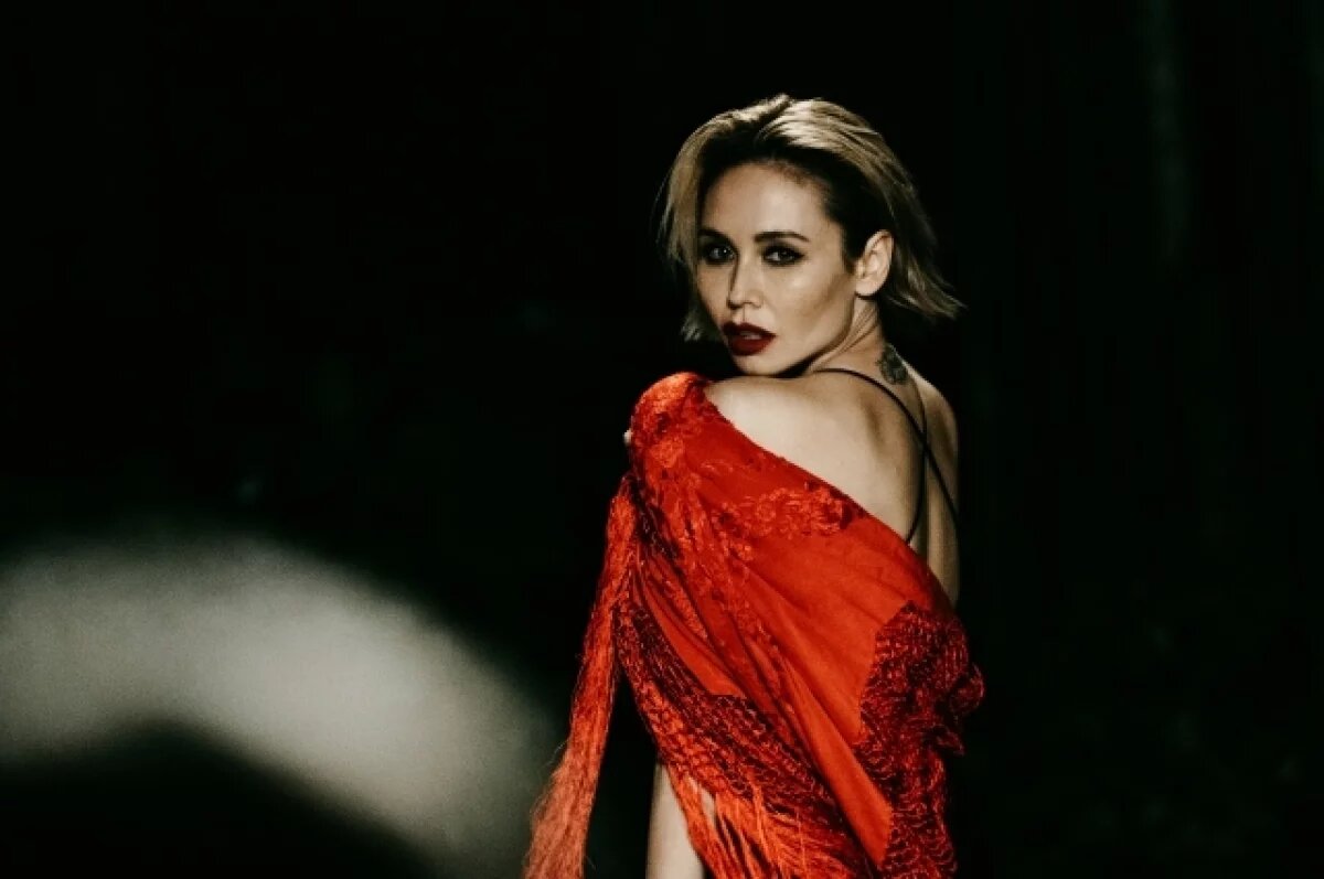    Недавно знаменитая гимнастка и телеведущая впервые за много лет вернулась в свою старую волгоградскую квартиру.