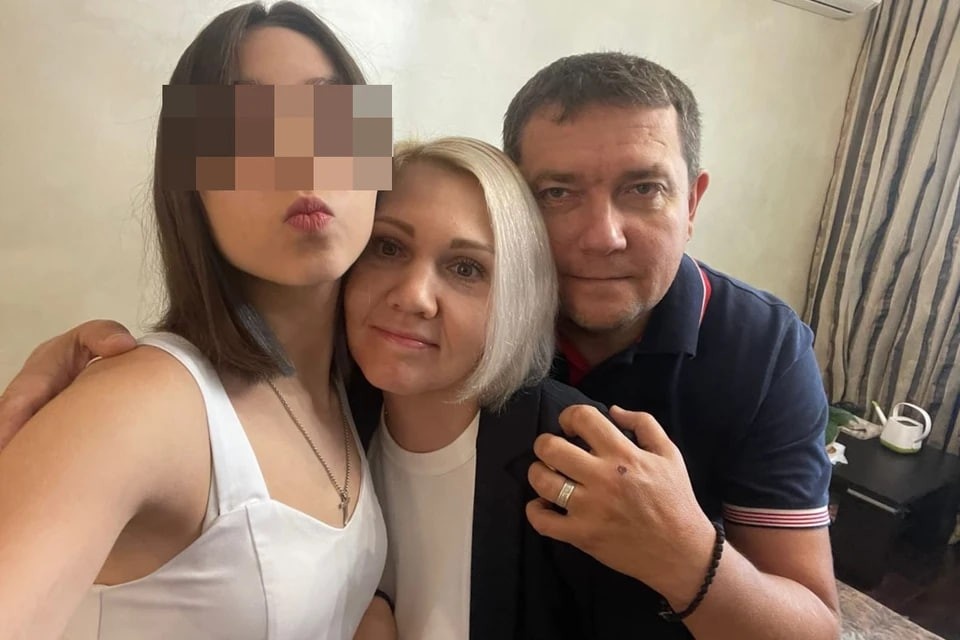    В течение полугода Артем травил сестру-школьницу, отчима и маму. социальные сети