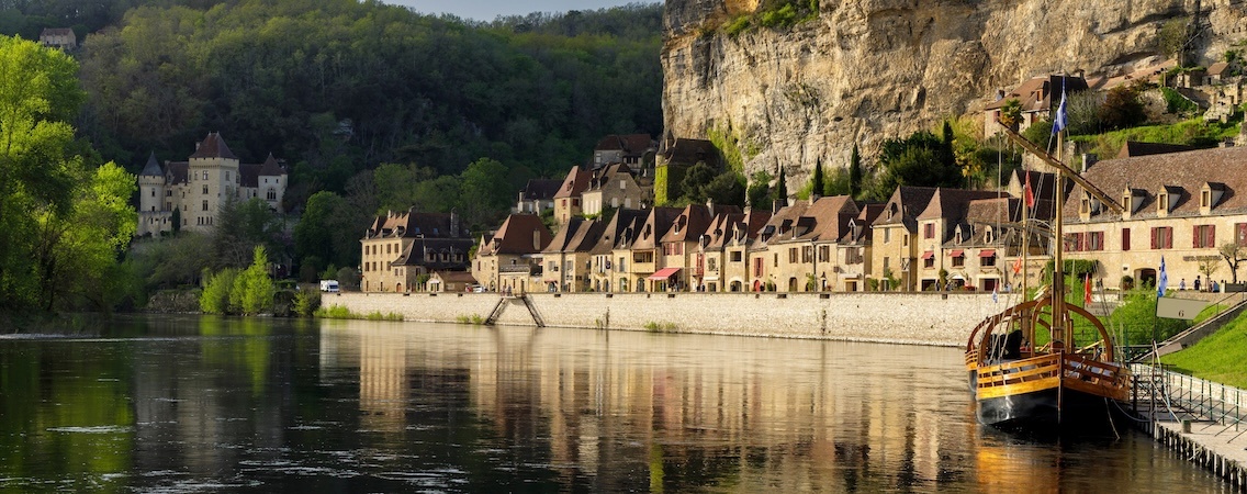  Carlos Bruzos Valin/Shutterstock