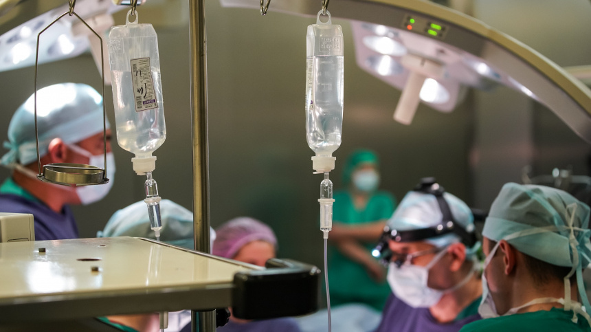    Фото: ИЗВЕСТИЯ/Сергей Лантюхов; Telegram/Мельников. Важное/melnikov41; 5-tv.ru