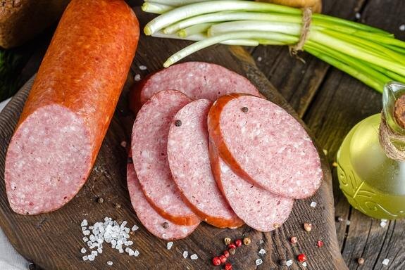 У нас дорожает картон, кишки и кости? Так иронически отреагировали россияне на объявленное производителями колбасных изделий повышение цен