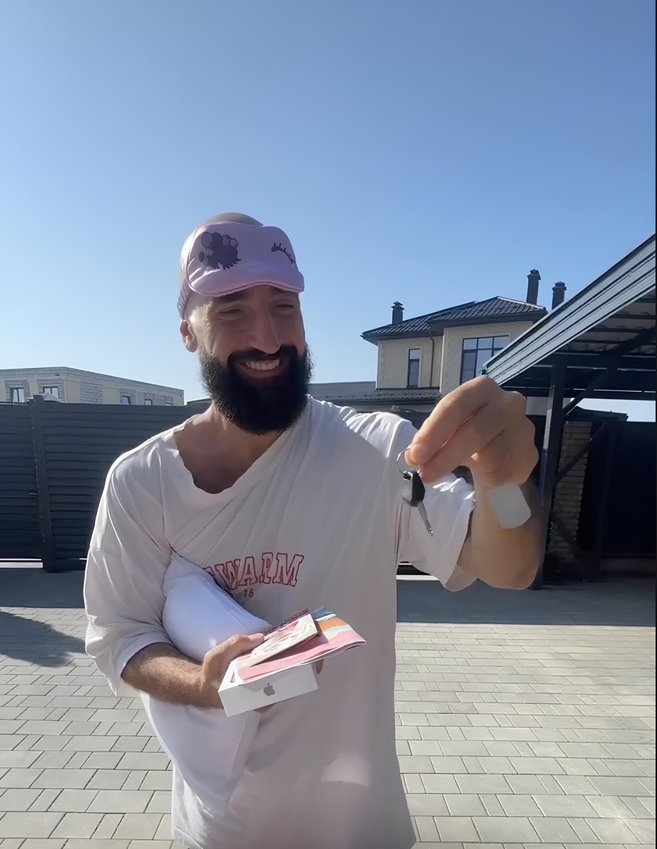    Артур получил от жены ключи от новой «шайтан-машины»