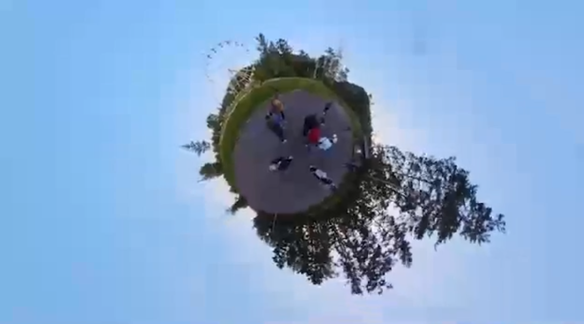     До конца лета красноярцев приглашают посетить спектакль-променад в «Роевом ручье»