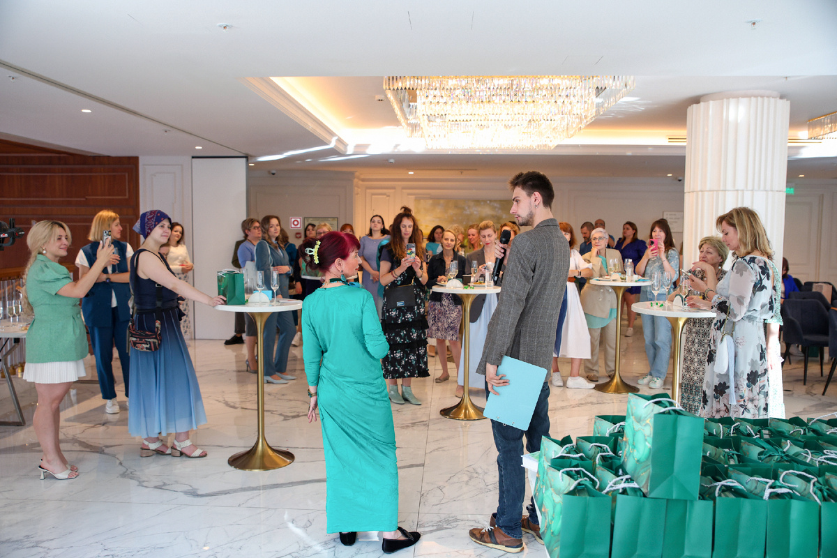 Презентация книги Юлии Черняковой «Мои adventures». 