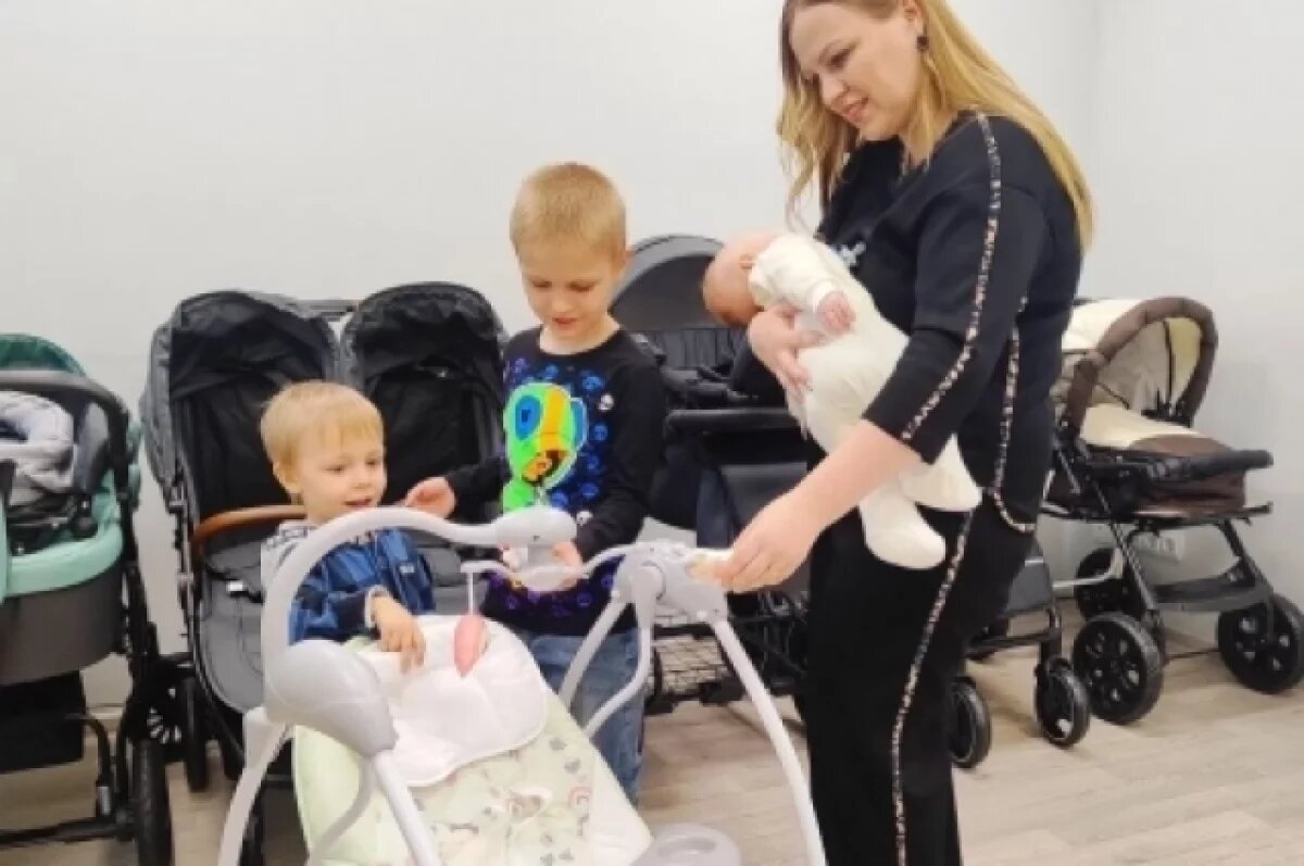    Важной поддержкой для семей стали пункты проката предметов первой необходимости для новорожденных.