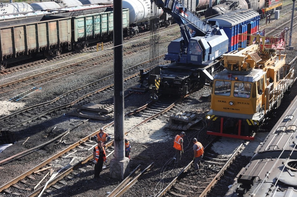    На станции Сальск сразу же приступили к ремонту железнодорожного полотна. Фото: пресс-служба губернатора Ростовской области