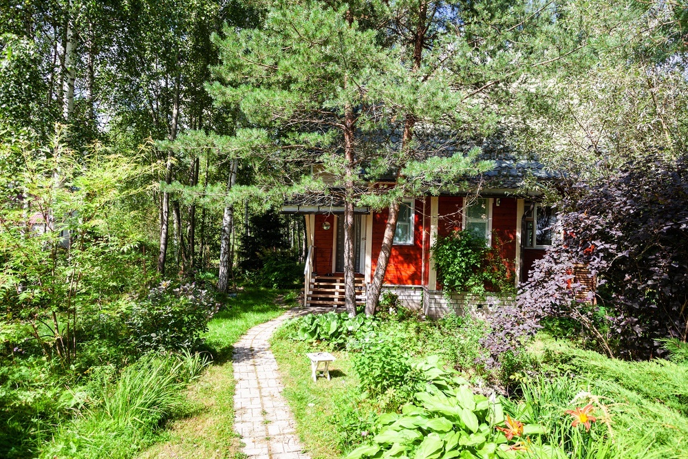    Комфортная ширина дорожки зависит от ее назначения. Для одного человека достаточно 40-80 см. / Фото: iStock