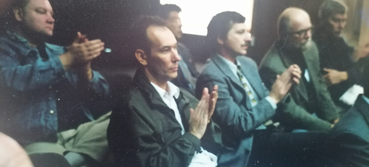 На съезде правых партий, проводившемся ЛДПР в 2002 году. Крайний слева - Владимир Авдеев (1962-2020), слева - выдающийцся поэт Алексей Широпаев.