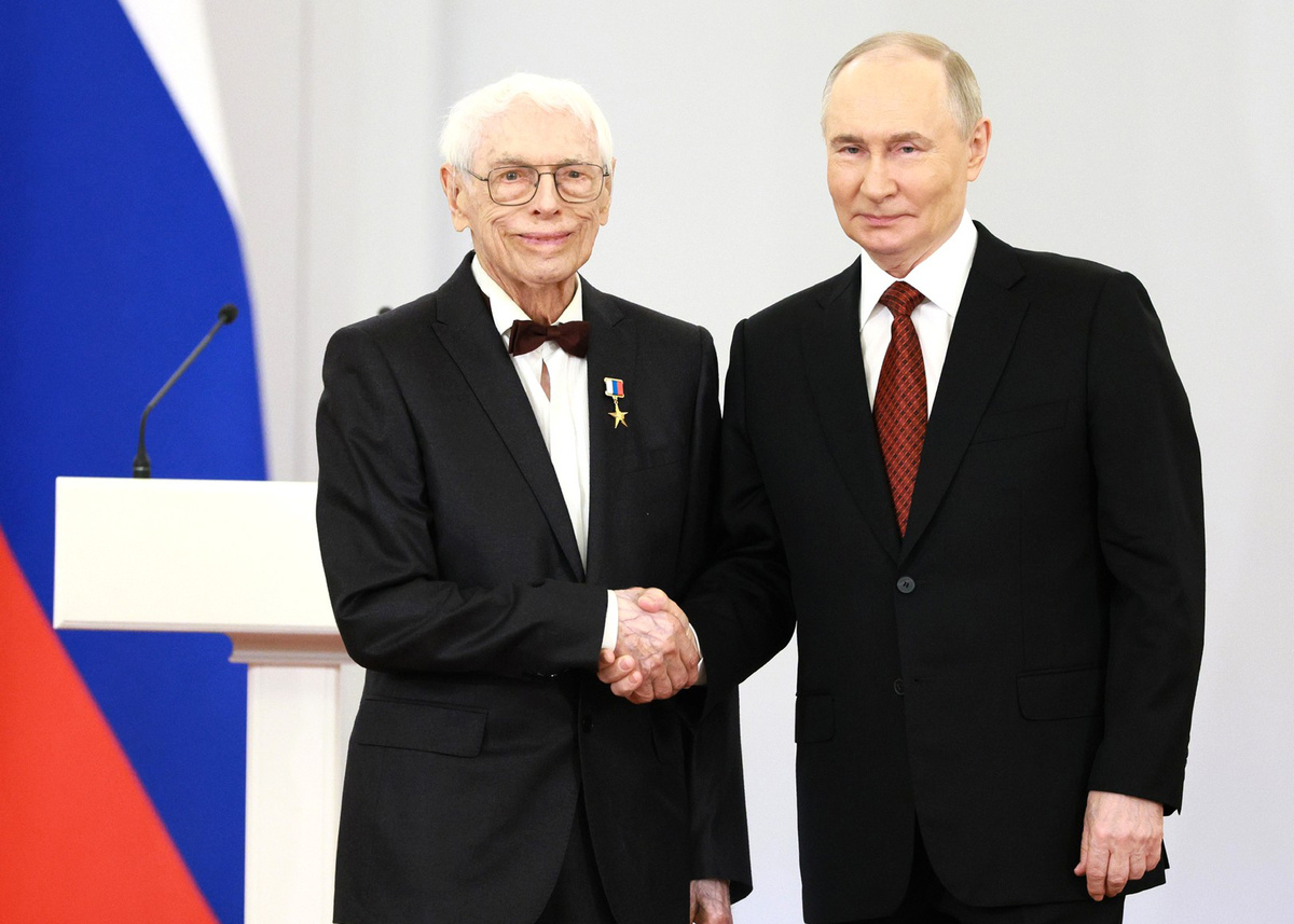 Вручение медали Героя труда Российской Федерации. Фото с официального сайта Кремля.