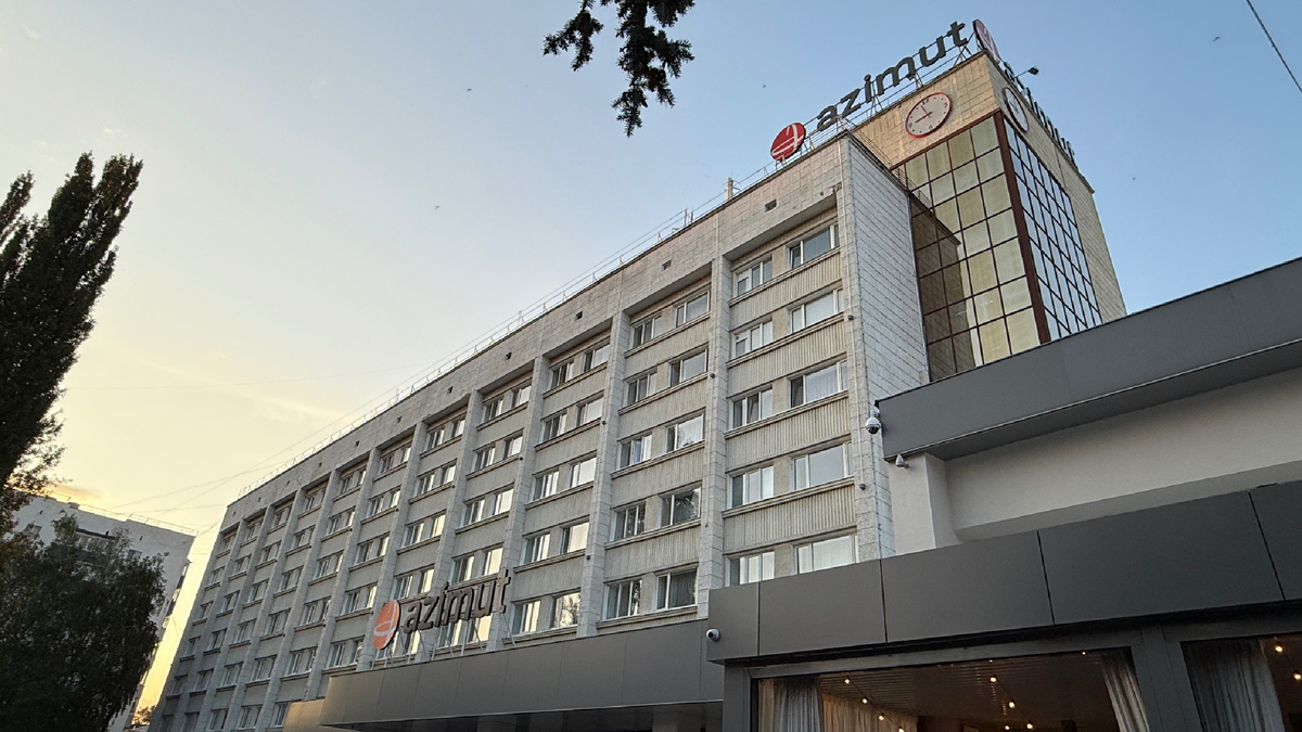 Часы на здании с курантами