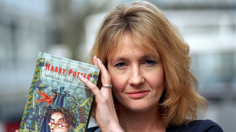     «Истории, которые нам нравятся больше всего, живут в нас вечно. Так что сколько бы вы ни возвращались к прочтению книг или просмотру фильмов, Хогвартс будет всегда рядом, чтобы принять вас домой», — писала биограф Софья Бенуа в книге «Джоан Роулинг. Всё о Гарри Поттере, жизни и любви»  Oliver Stratmann/picture alliance via Getty Images