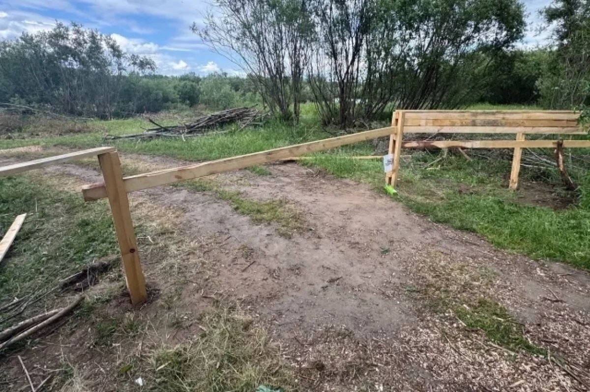    Предприниматель построил забор и перекрыл доступ к реке в Уярском районе