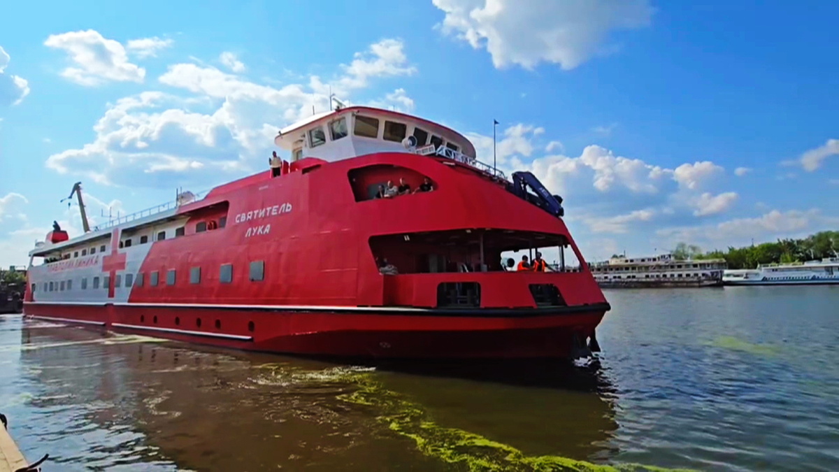    Новая плавполиклиника прибудет в Югру к октябрю