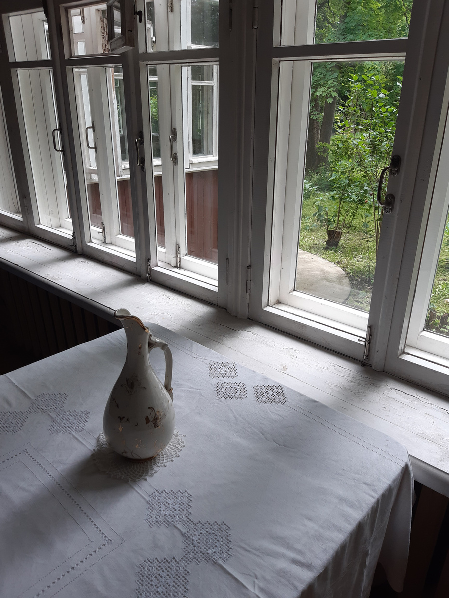 Столовая на даче Пастернака, вид на "Не-ясную поляну"