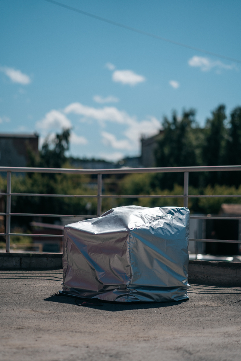 Серебристая стороная чехла