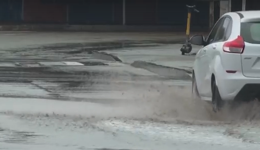     В Красноярске устраняют последствия утреннего ливня