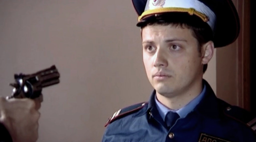    Зритель полюбил Макеева за роль сержанта Лазарева в "Глухаре". / Фото: Кадр из сериала "Глухарь"