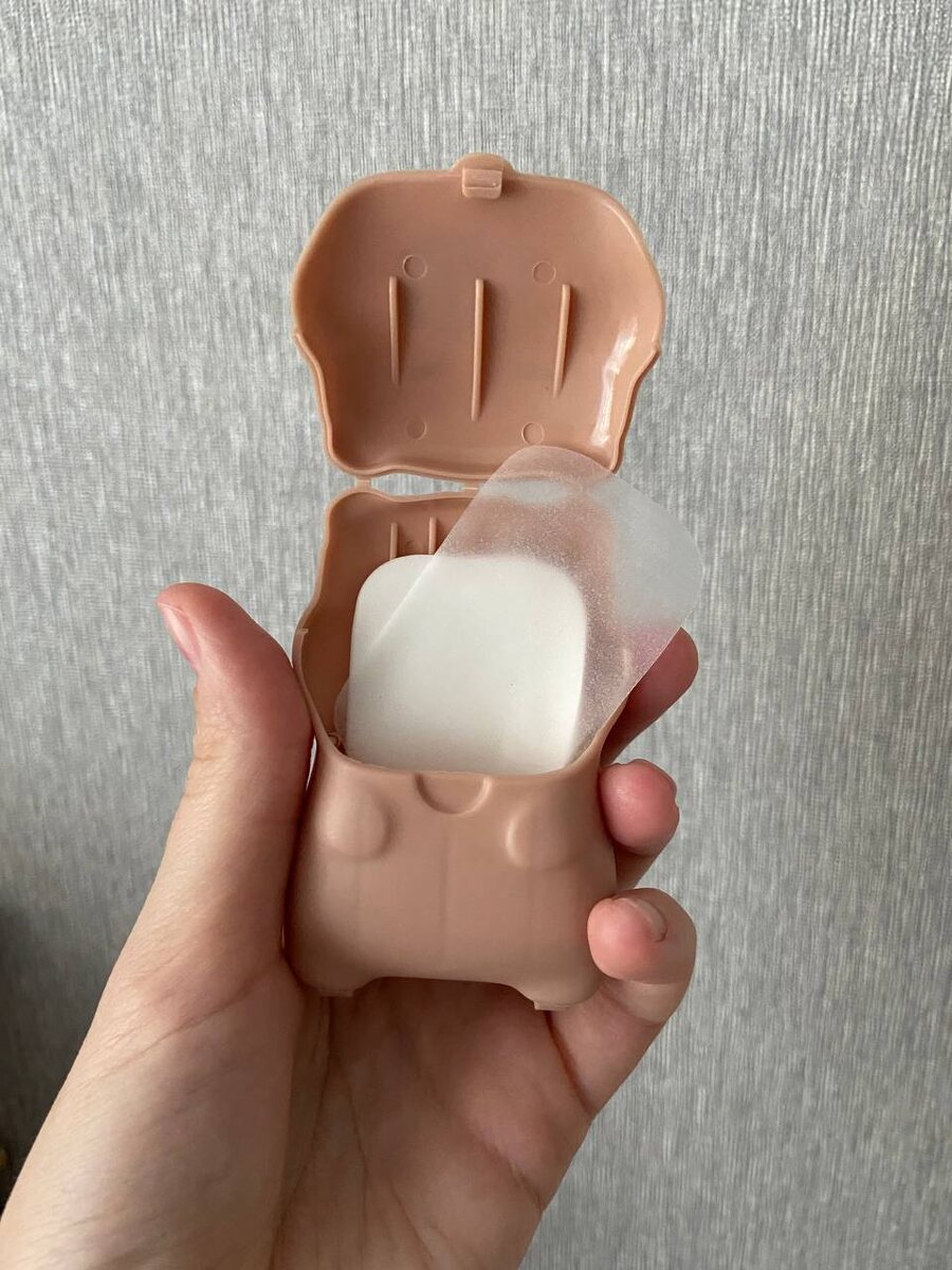 Купила на ЗЯ по акции, футляр в форме капибары:) 