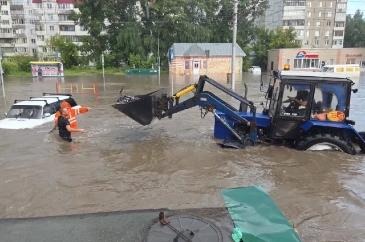    Движение по одной из улиц Барнаула ограничили из-за дождя и града