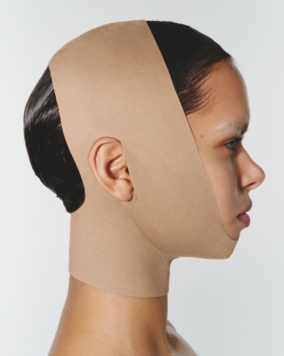    Ким Кардашьян выпустила первый бьюти-продукт Skims (фото 2)