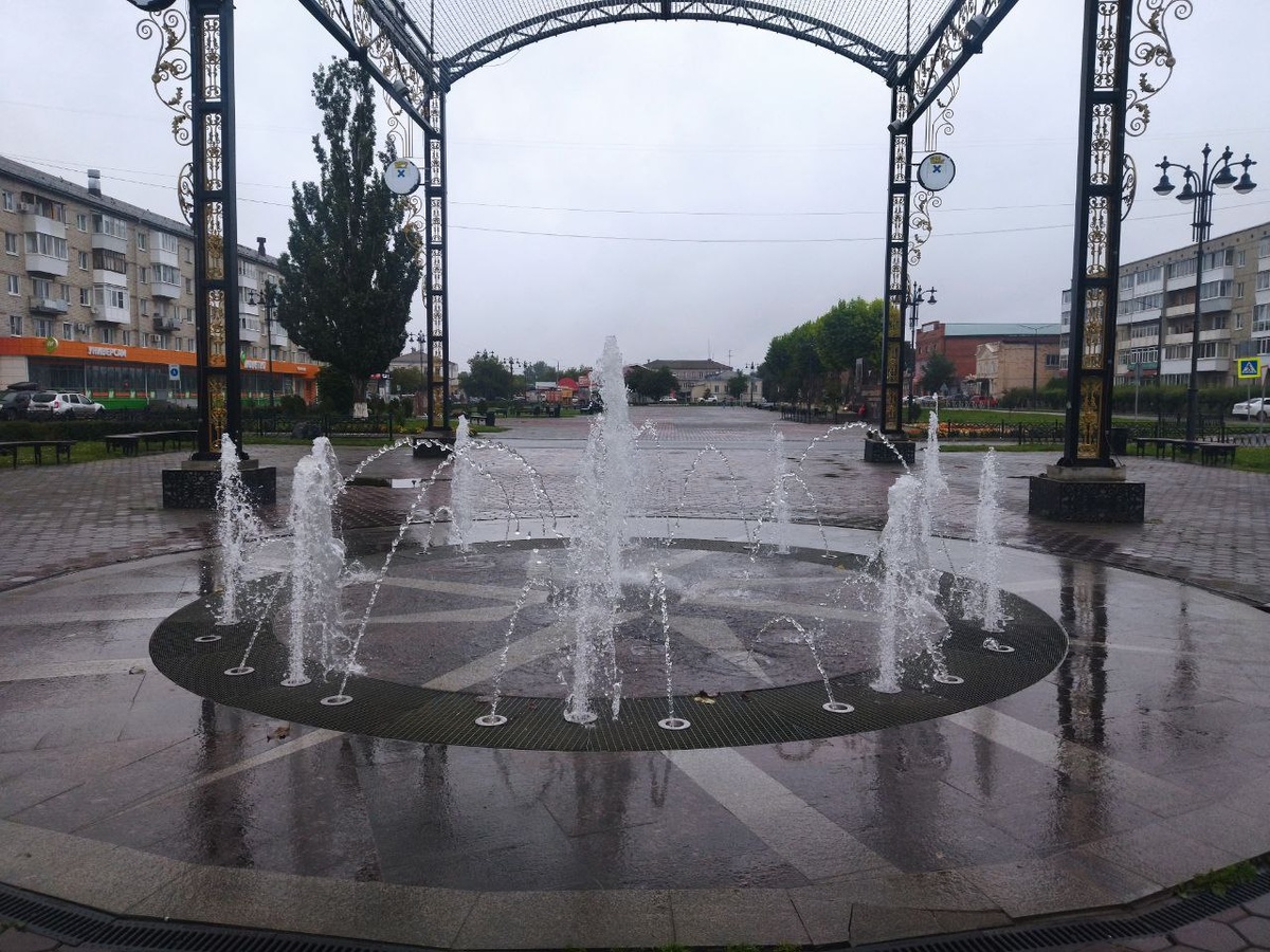 Медиаэкран А. Симановского и фонтан, бульвар Победы