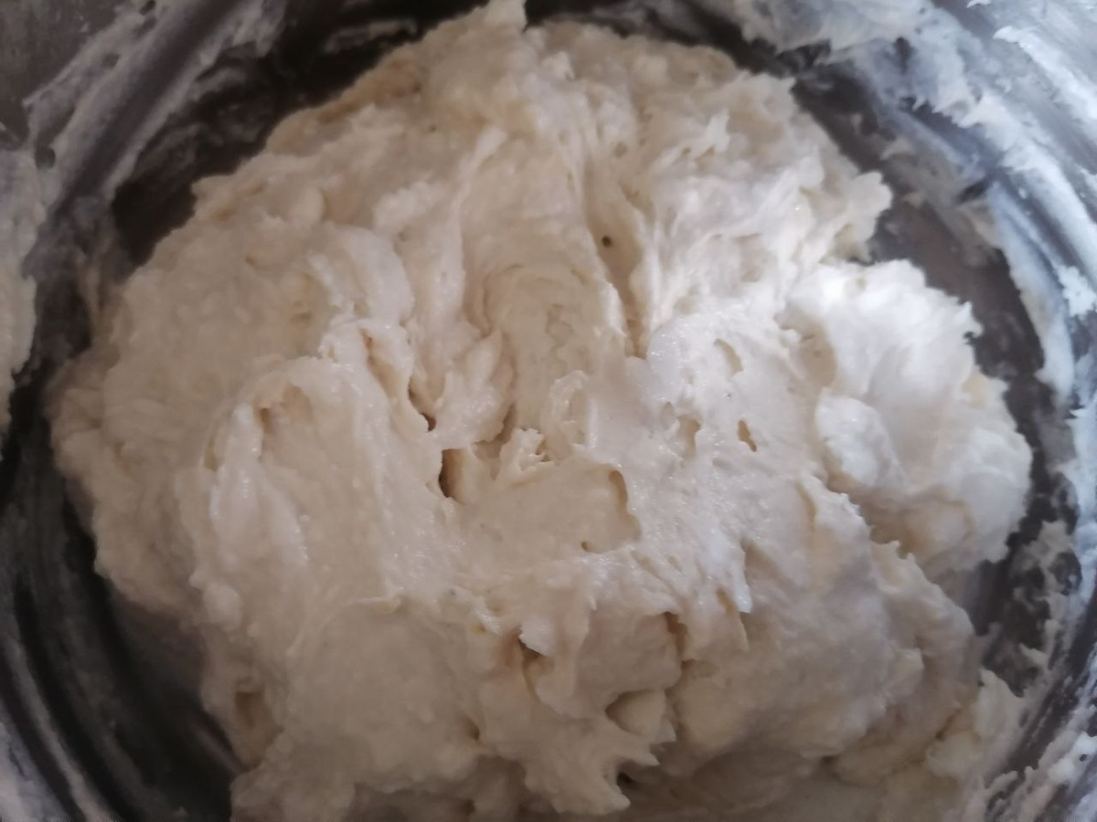 Поэтапные иллюстрации процесса приготовления сырников с бананами и рисовой мукой. Результат второго этапа - пюрированные готовое тесто для сырников. Фото автора