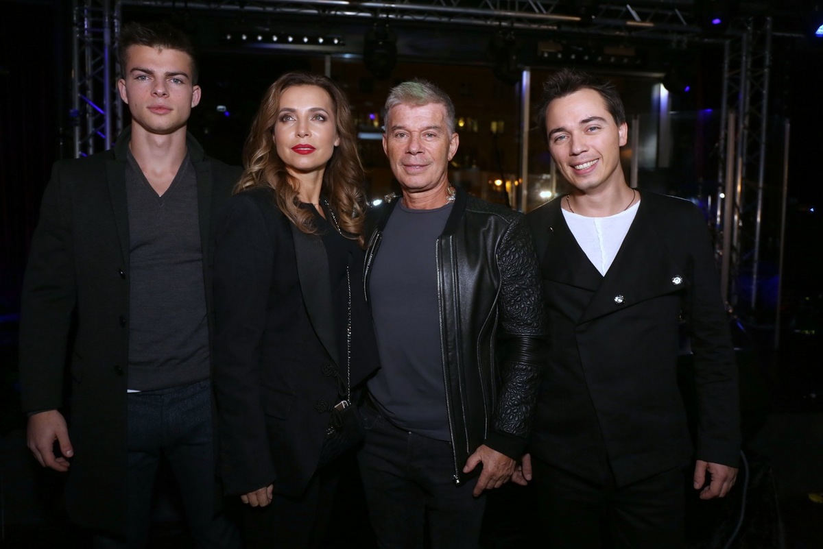    Олег Газманов с женой и сыновьями