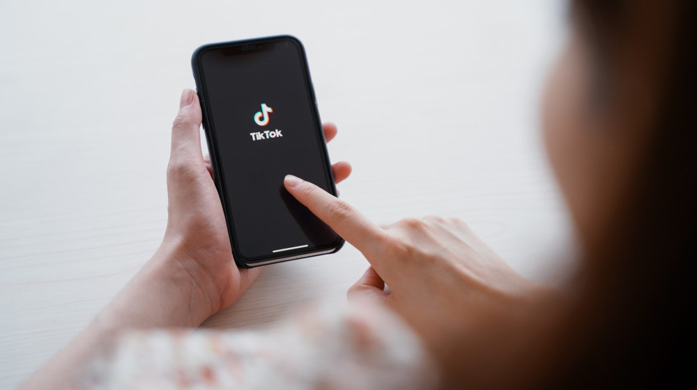    Помогите другу: как в TikTok детей разводят на деньги