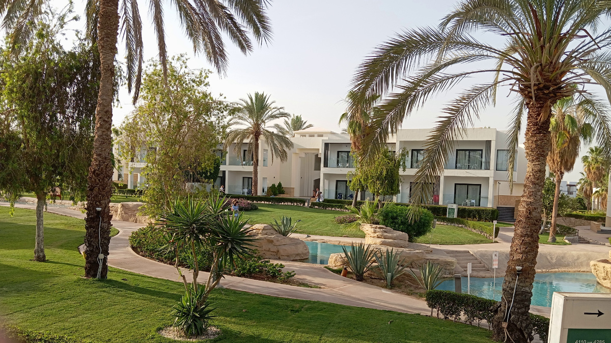 Территория отеля Amphoras 5* (листайте галерею)