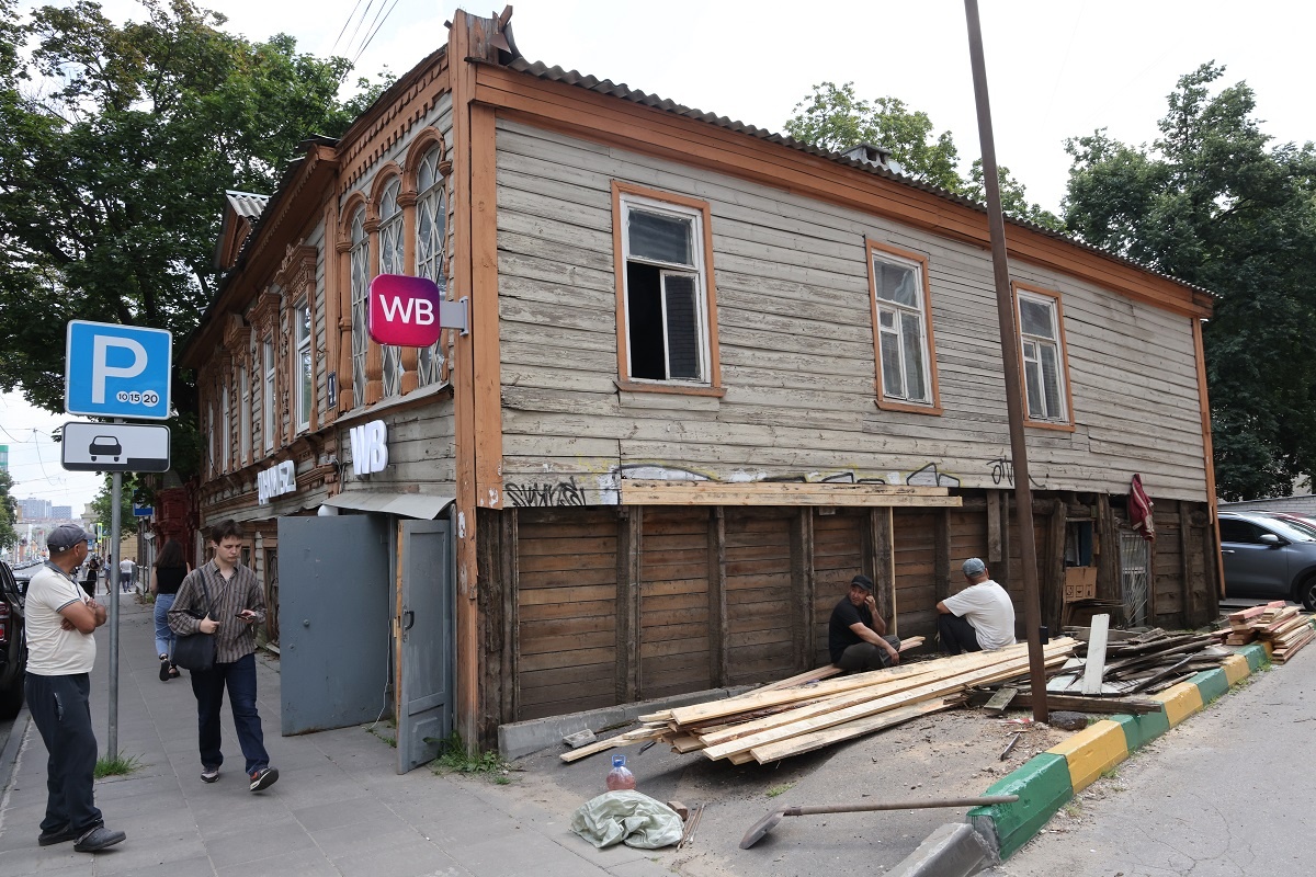    Жильцы дома опасаются, что он рухнет