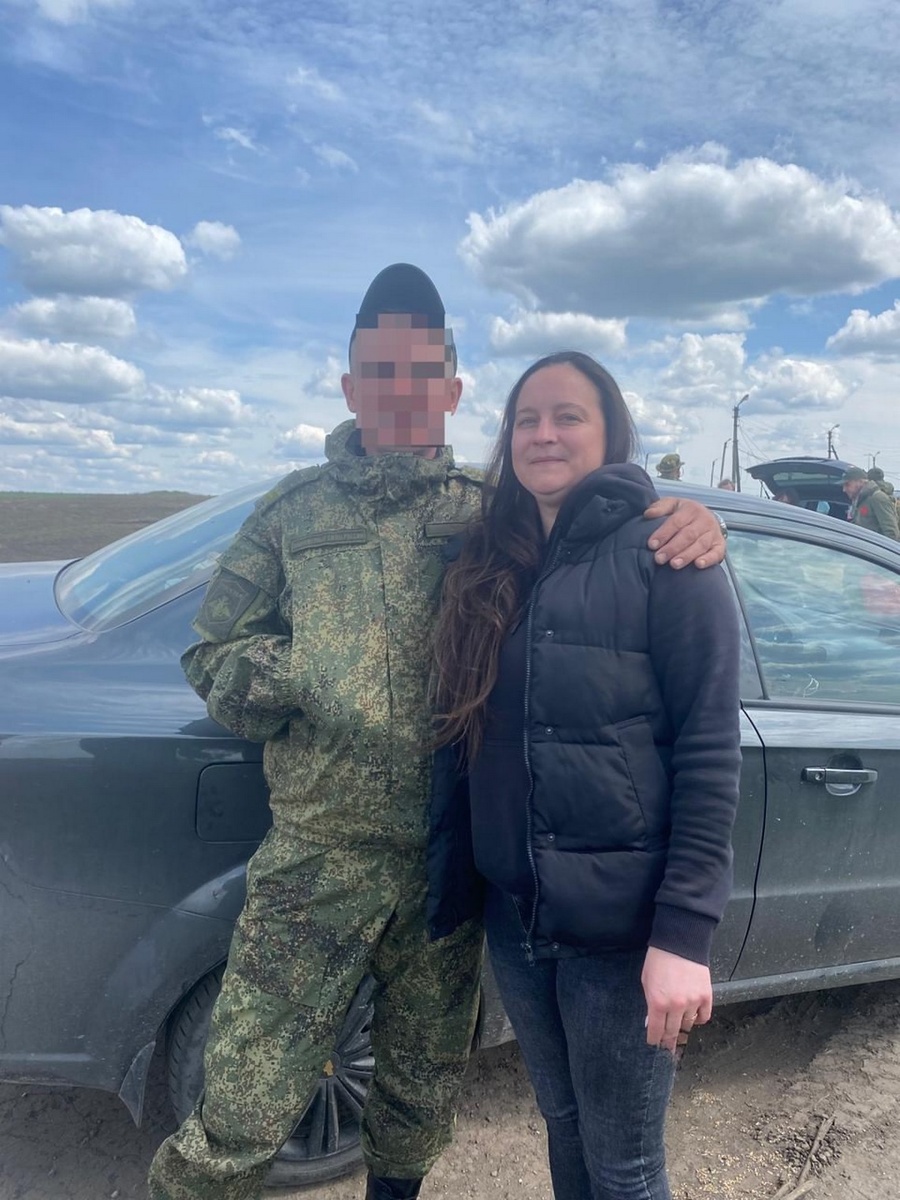 Ксения не раз ездила «за ленточку», чтобы передать бойцам гуманитарную помощь и повидать мужа.