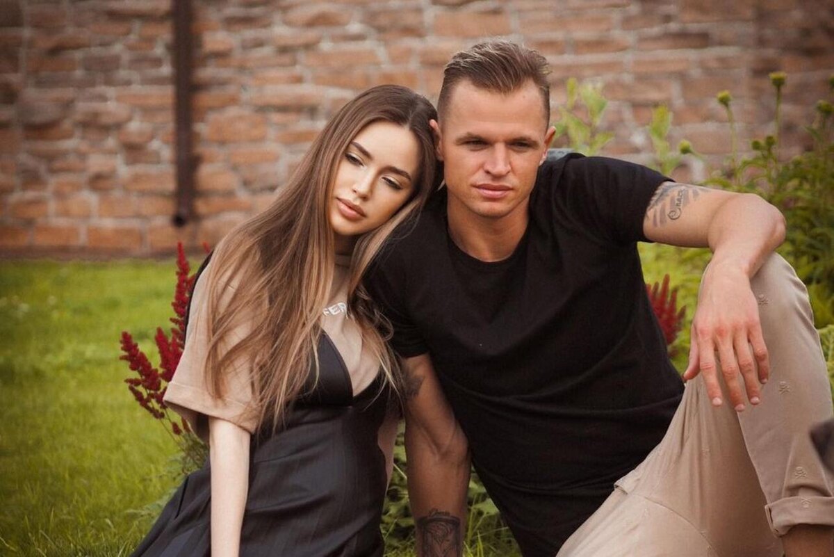    Дмитрий Тарасов с женой Анастасией Соцсети