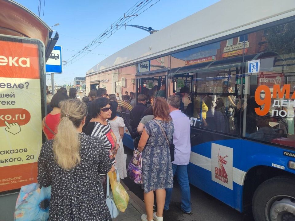    Барнаульцы не могут уехать из центра города. Источник: Толк