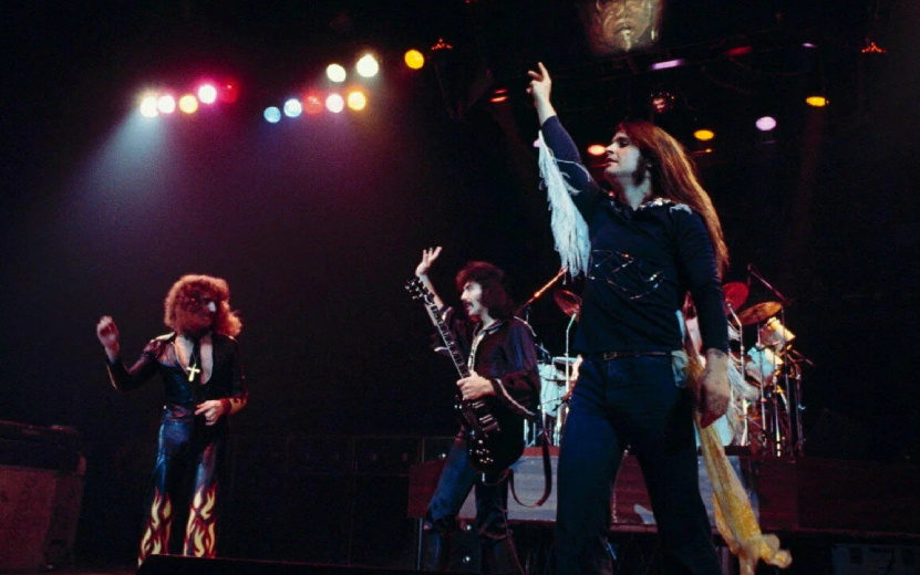 Название группы Black Sabbath родилось из-за одноименного фильма ужасов. Так коллектив назвали и свою первую песню и дебютный альбом. Фото: Кинопоис