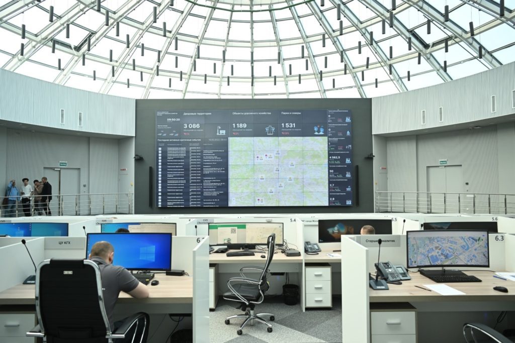    Работа центра управления комплексом городского хозяйства Москвы. Павел Бедняков / РИА Новости