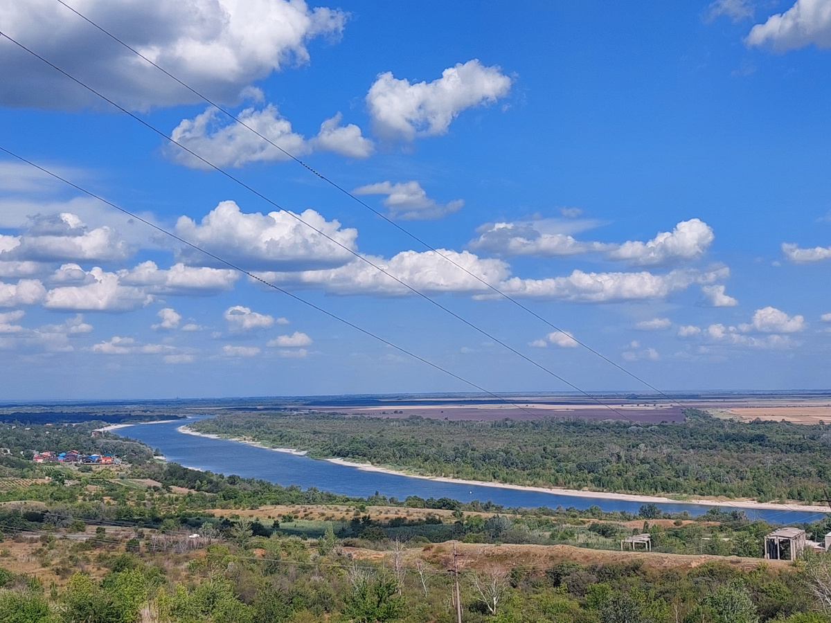 Вид со смотровой площадки на реку Северский Донец по пути в "Синий Яр"