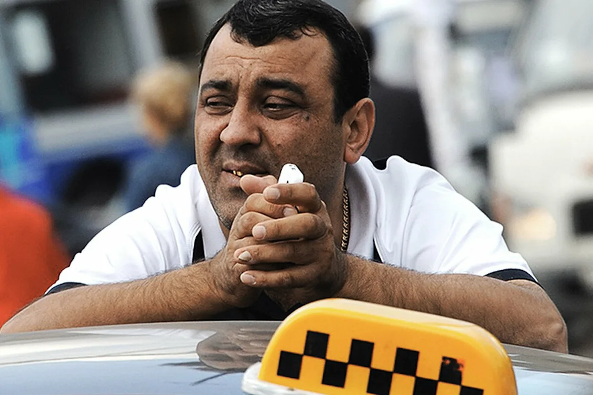 В Подмосковье приняли закон о штрафах за предложение услуг такси в аэропортах Московской области (Домодедово, Шереметьево и Жуковский) вне специально отведенных для этого мест. Фото с просторов интернета