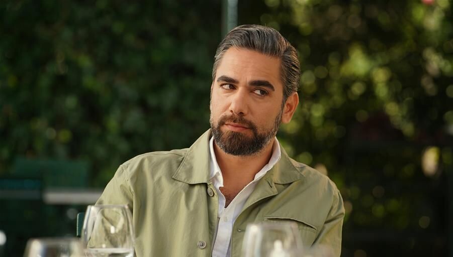 кадр из турецкого сериала с Кадиром Догулу, яндекс фото