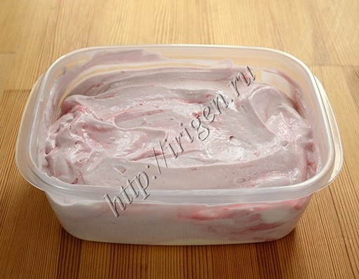 Приготовление мороженого из малины со сливками