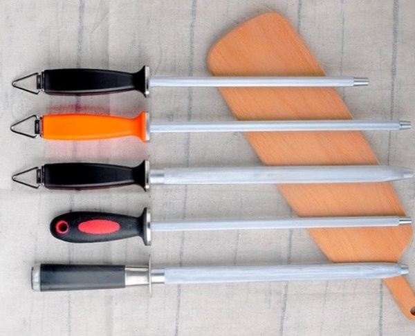 Фото мусатов с сайта https://dizainexpert.ru/kuxnya/rejting-musatov-dlya-zatochki-nozhej-top-16-luchshix/