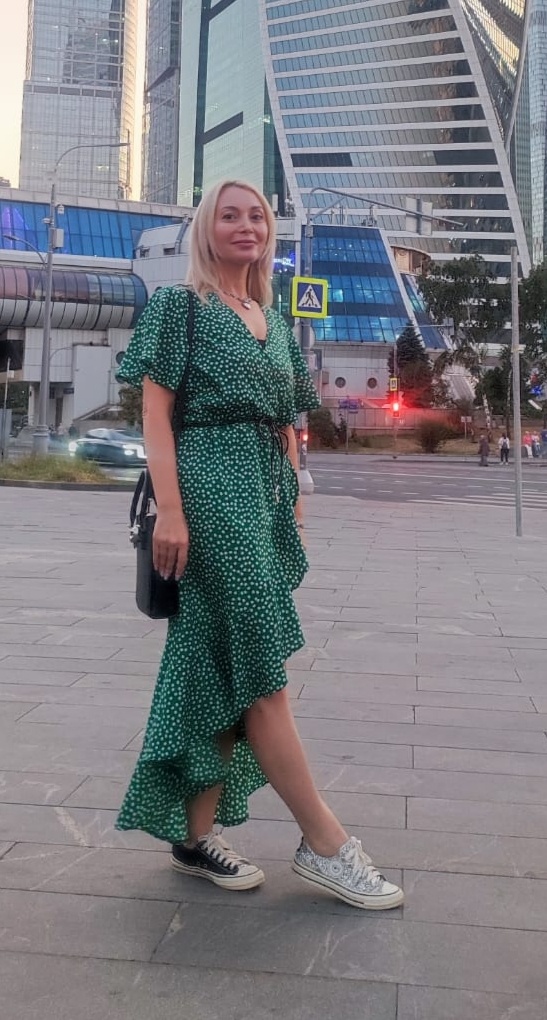 Платье и кеды с Али