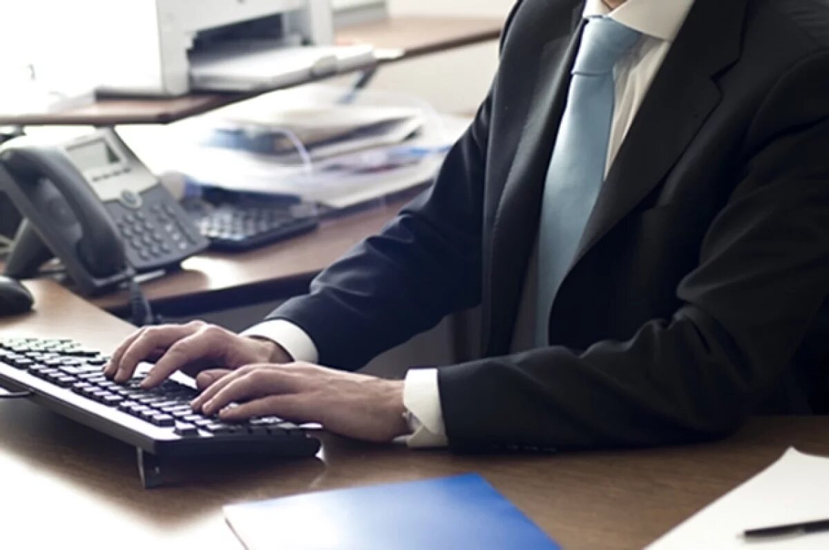    Главу учреждения НСО оштрафовали за сокрытие факта приема экс-госслужащего