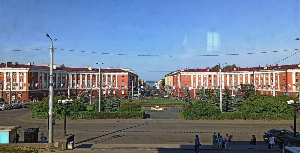 Площадь Гагарина и проспект Ленина. В конце проспекта Онежское озеро