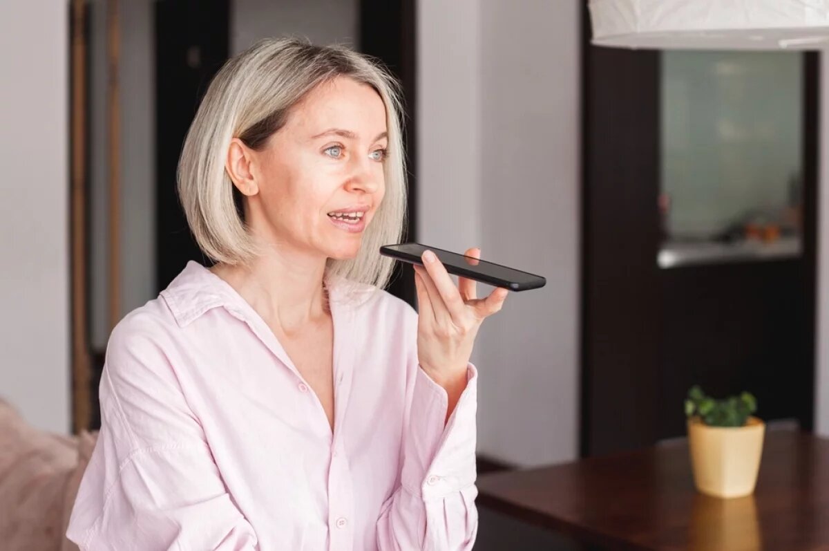    Не храните в телефоне «войсы»!