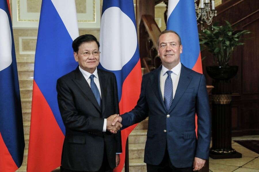    Заместитель председателя Совета безопасности РФ Дмитрий Медведев и президент Лаоса Тхонглун Сисулит / Источник: © Екатерина Штукина/РИА Новости