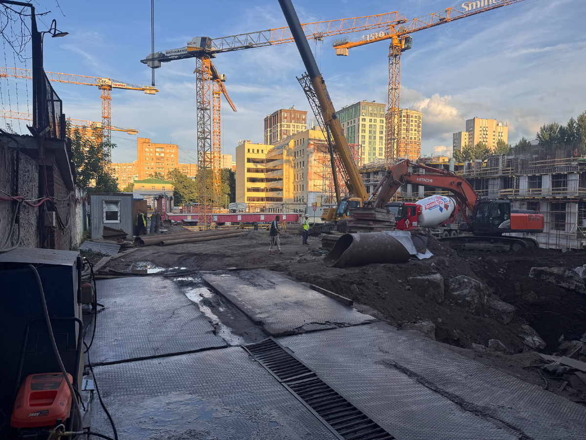 Стройка. Фото: Эмин Нурметов
