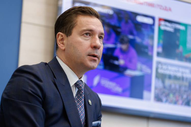    Леонов заявил, что Татарстан полностью готов к предстоящему чемпионату России, и закончил свой спич фразой «Наш друг Дима приедет и будет комментировать».   
Фото: «БИЗНЕС Online»